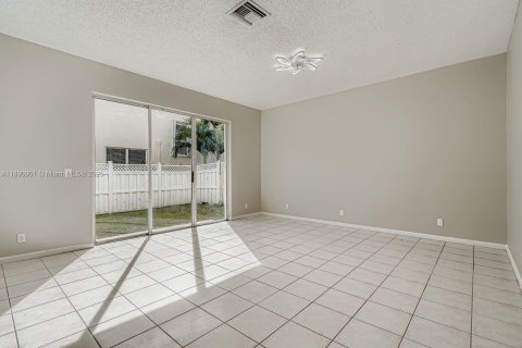 Casa en venta en Miramar, Florida, 4 dormitorios, 221.39 m2 № 1946019 - foto 11