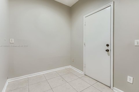 Casa en venta en Miramar, Florida, 4 dormitorios, 221.39 m2 № 1946019 - foto 26