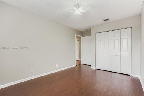 Casa en venta en Miramar, Florida, 4 dormitorios, 221.39 m2 № 1946019 - foto 22