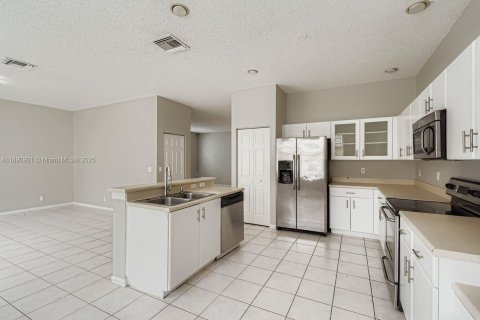 Casa en venta en Miramar, Florida, 4 dormitorios, 221.39 m2 № 1946019 - foto 9