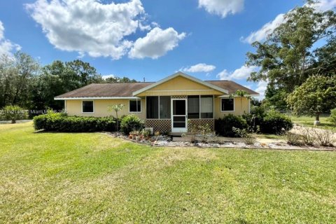 Villa ou maison à louer à Lake Placid, Floride: 3 chambres, 129.04 m2 № 1975516 - photo 1