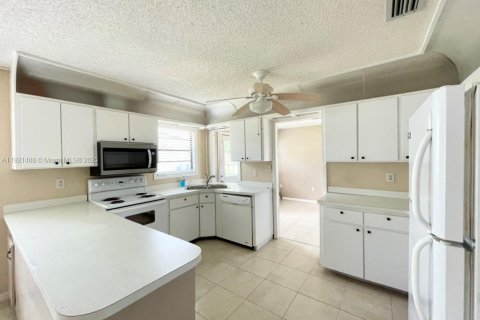 Villa ou maison à louer à Lake Placid, Floride: 3 chambres, 129.04 m2 № 1975516 - photo 5