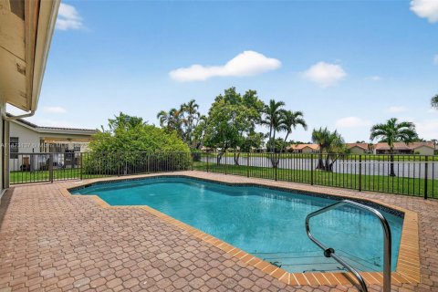 Villa ou maison à louer à Boynton Beach, Floride: 4 chambres, 277.41 m2 № 1927983 - photo 8