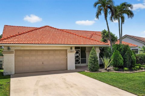 Villa ou maison à louer à Boynton Beach, Floride: 4 chambres, 277.41 m2 № 1927983 - photo 1