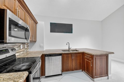 Villa ou maison à louer à Boynton Beach, Floride: 4 chambres, 277.41 m2 № 1927983 - photo 14