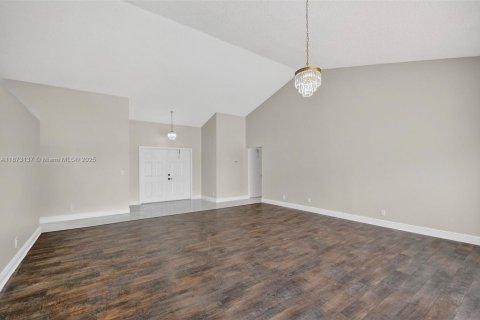 Villa ou maison à louer à Boynton Beach, Floride: 4 chambres, 277.41 m2 № 1927983 - photo 5