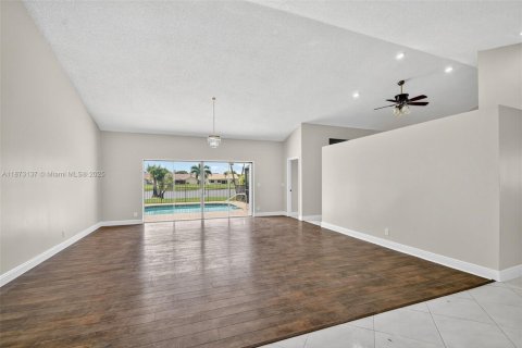 Villa ou maison à louer à Boynton Beach, Floride: 4 chambres, 277.41 m2 № 1927983 - photo 3