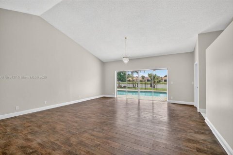 Villa ou maison à louer à Boynton Beach, Floride: 4 chambres, 277.41 m2 № 1927983 - photo 6