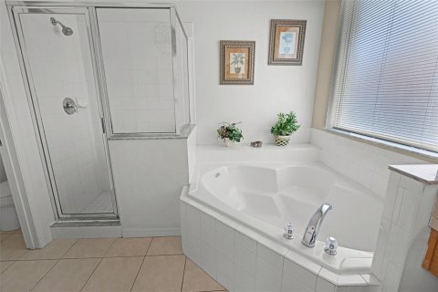 Casa en venta en Kissimmee, Florida, 6 dormitorios, 263.29 m2 № 1787348 - foto 25