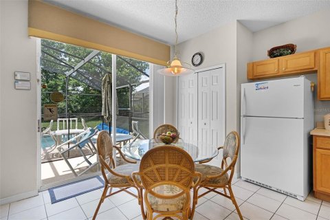 Casa en venta en Kissimmee, Florida, 6 dormitorios, 263.29 m2 № 1787348 - foto 8