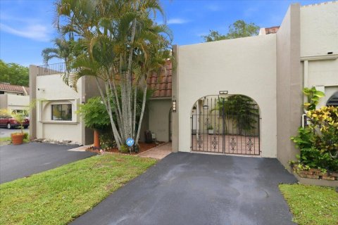 Touwnhouse à vendre à Plantation, Floride: 2 chambres, 202.06 m2 № 2250788 - photo 2