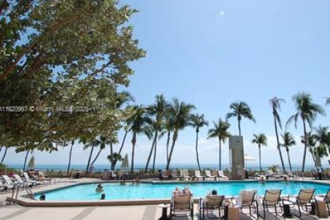 Condo in Key Biscayne, Florida, 3 bedrooms № 1943255 - photo 28