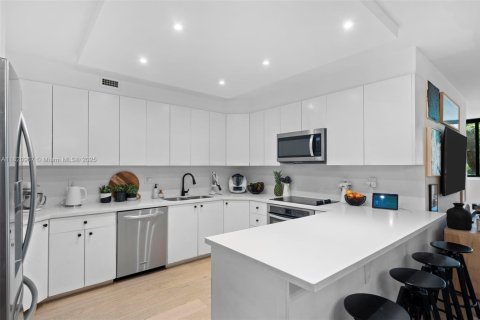 Condo in Key Biscayne, Florida, 3 bedrooms № 1943255 - photo 6