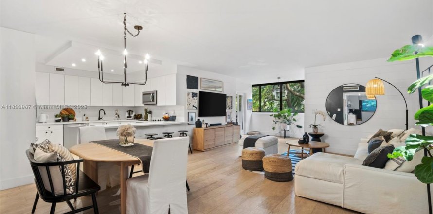 Condo in Key Biscayne, Florida, 3 bedrooms № 1943255