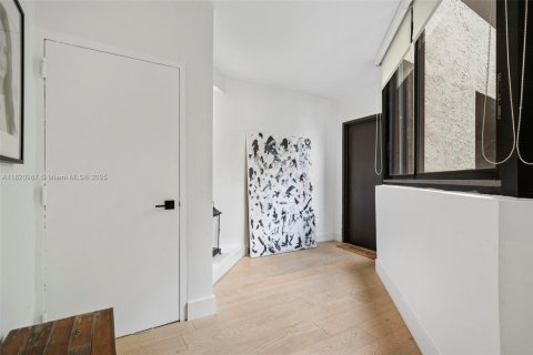 Condo in Key Biscayne, Florida, 3 bedrooms № 1943255 - photo 26