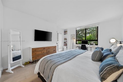 Condo in Key Biscayne, Florida, 3 bedrooms № 1943255 - photo 14