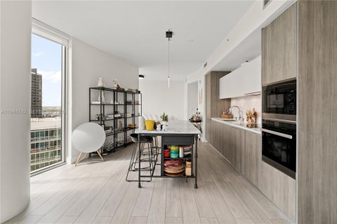 Condo in Miami, Florida, 1 bedroom  № 2001369 - photo 12