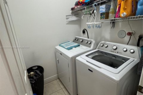 Casa en venta en Miami, Florida, 4 dormitorios, 166.95 m2 № 1938526 - foto 21