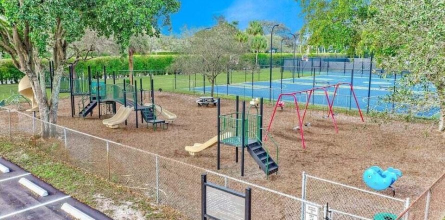 House in Boca Raton, Florida 4 bedrooms, 143.26 sq.m. № 1175102