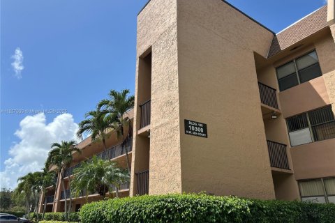 Condo in Sunrise, Florida, 2 bedrooms  № 1878747 - photo 26