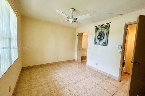 Condo in Sunrise, Florida, 2 bedrooms  № 1878747 - photo 29