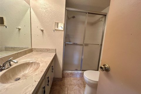 Condo in Sunrise, Florida, 2 bedrooms  № 1878747 - photo 18