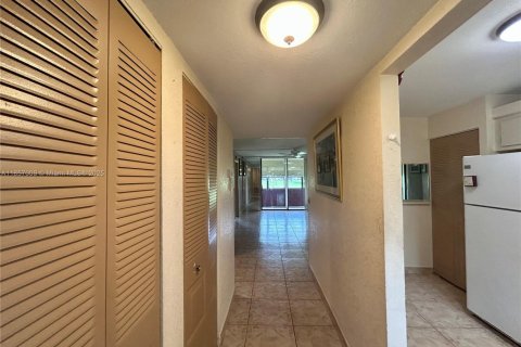 Condo in Sunrise, Florida, 2 bedrooms  № 1878747 - photo 25