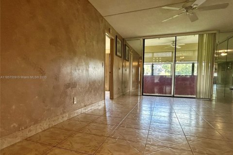 Condo in Sunrise, Florida, 2 bedrooms  № 1878747 - photo 24
