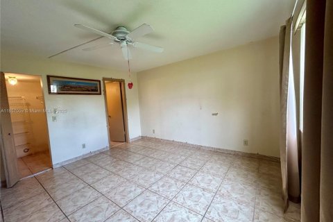 Condo in Sunrise, Florida, 2 bedrooms  № 1878747 - photo 15