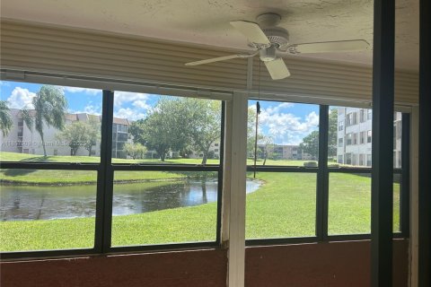 Condo in Sunrise, Florida, 2 bedrooms  № 1878747 - photo 3