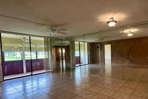 Condo in Sunrise, Florida, 2 bedrooms  № 1878747 - photo 4