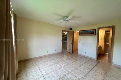 Condo in Sunrise, Florida, 2 bedrooms  № 1878747 - photo 12