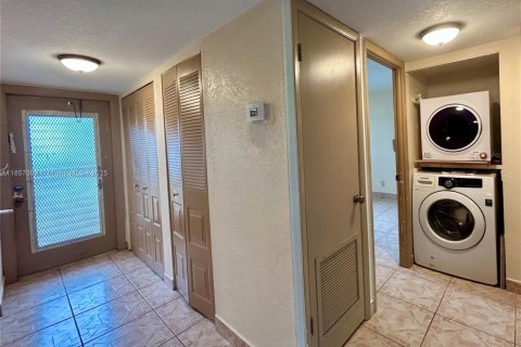 Condo in Sunrise, Florida, 2 bedrooms  № 1878747 - photo 22
