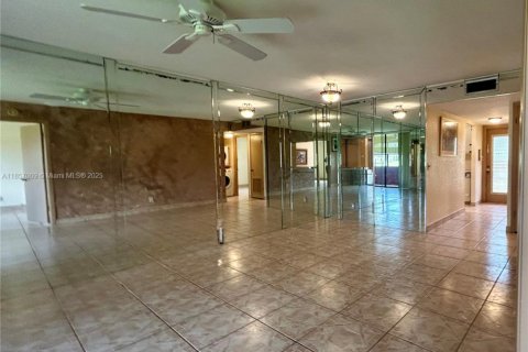 Condo in Sunrise, Florida, 2 bedrooms  № 1878747 - photo 5