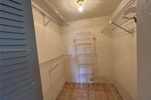 Condo in Sunrise, Florida, 2 bedrooms  № 1878747 - photo 16