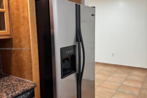 Снять в аренду кондоминиум в Вирджиния-Гарденс, Флорида 2 спальни, 92.72м2, № 1973901 - фото 4