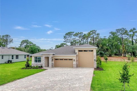 House in Weeki Wachee, Florida 3 bedrooms, 160.72 sq.m. № 2433234 - photo 2
