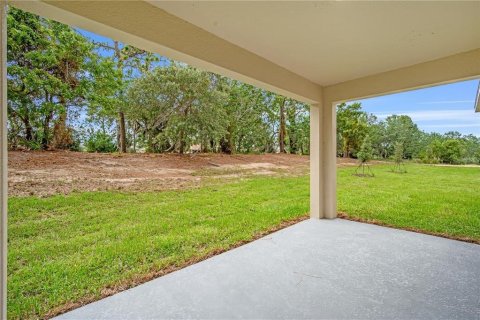House in Weeki Wachee, Florida 3 bedrooms, 160.72 sq.m. № 2433234 - photo 17