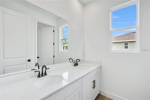 House in Weeki Wachee, Florida 3 bedrooms, 160.72 sq.m. № 2433234 - photo 6