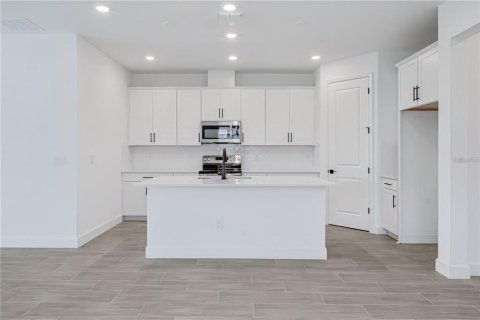 House in Weeki Wachee, Florida 3 bedrooms, 160.72 sq.m. № 2433234 - photo 9