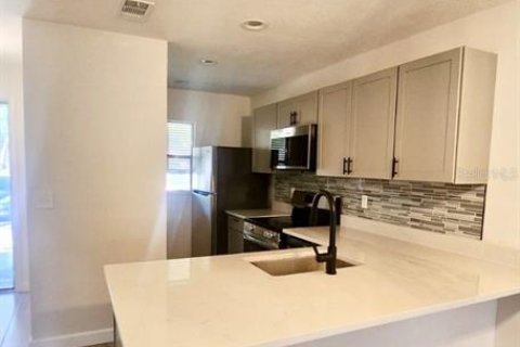 Condo in Sarasota, Florida, 2 bedrooms  № 1651767 - photo 13