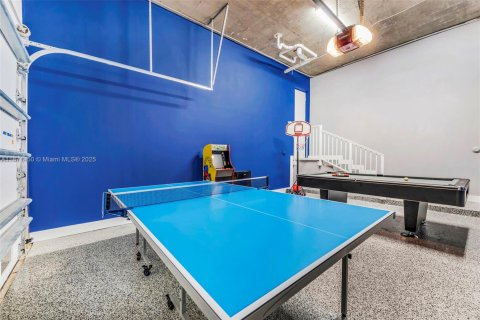 House in Hollywood, Florida 5 bedrooms, 373.56 sq.m. № 2012620 - photo 12