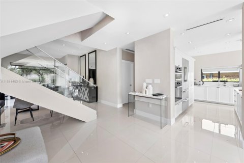 House in Hollywood, Florida 5 bedrooms, 373.56 sq.m. № 2012620 - photo 23