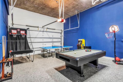 House in Hollywood, Florida 5 bedrooms, 373.56 sq.m. № 2012620 - photo 11