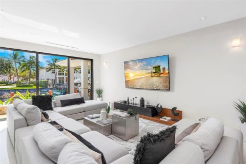 House in Hollywood, Florida 5 bedrooms, 373.56 sq.m. № 2012620 - photo 22