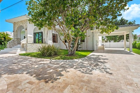 House in Hollywood, Florida 5 bedrooms, 373.56 sq.m. № 2012620 - photo 14