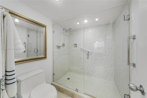 Купить кондоминиум в Ки-Бискейн, Флорида 2 спальни, 138.98м2, № 1939930 - фото 28