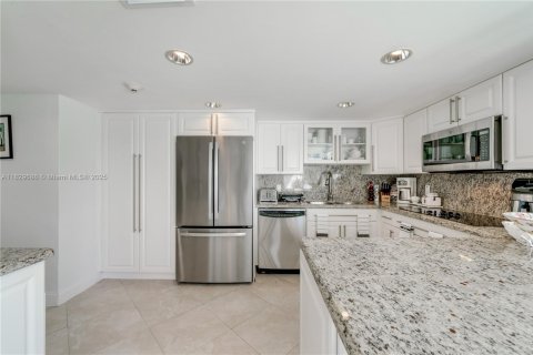 Copropriété à vendre à Key Biscayne, Floride: 2 chambres, 138.98 m2 № 1939930 - photo 19