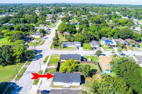 Commercial property in St. Lucie, Florida 107.02 sq.m. № 2190721 - photo 3
