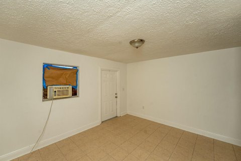 Commercial property in St. Lucie, Florida 107.02 sq.m. № 2190721 - photo 12